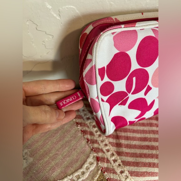 Giveaway - Picture 2 of 4